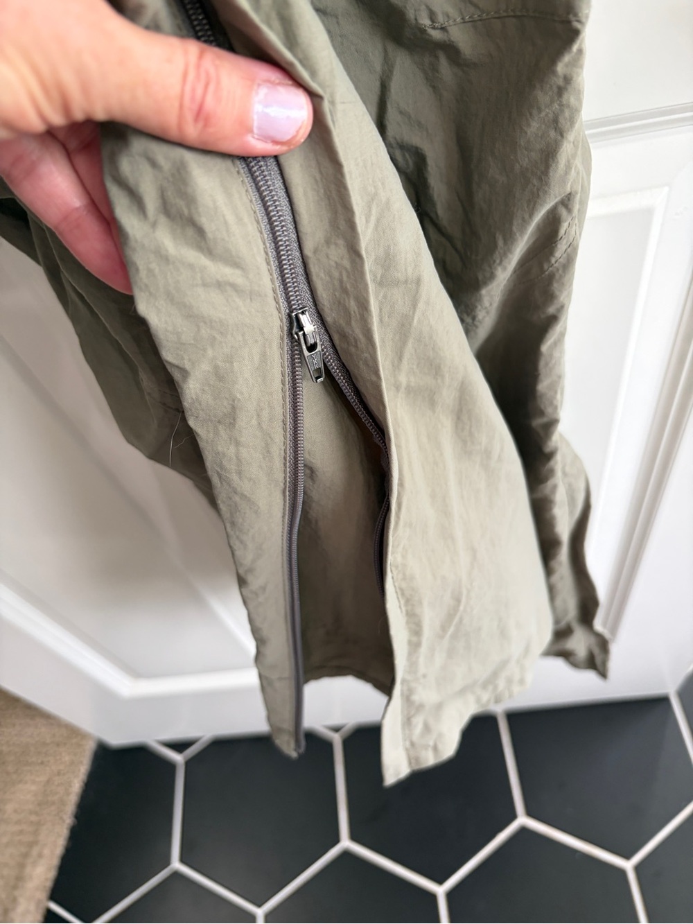 Great condition REI Men's Convertible Cargo Pants size L — Olive Green. Nylon - Picture 7 of 13